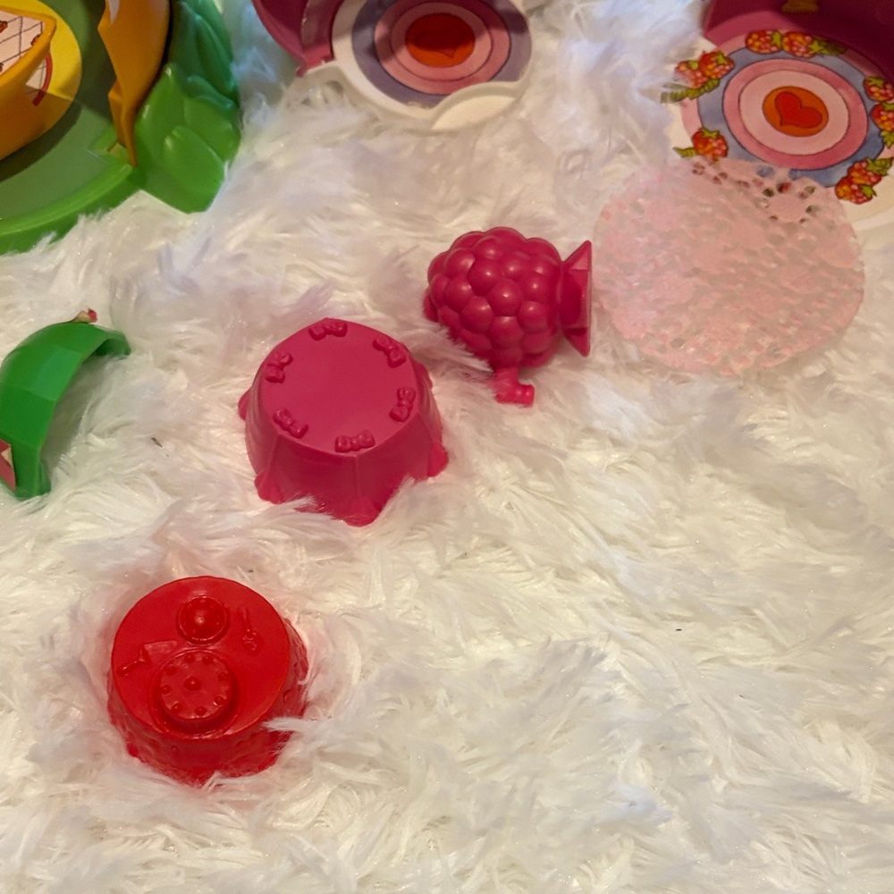 2 playsets. Strawberry shortcake. Raspberry’s soda shop. Strawberry’s house. - Picture 6 of 7